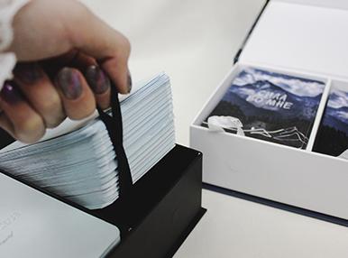 Игровая коробка для карт с магнитным замок со съёмным блоком